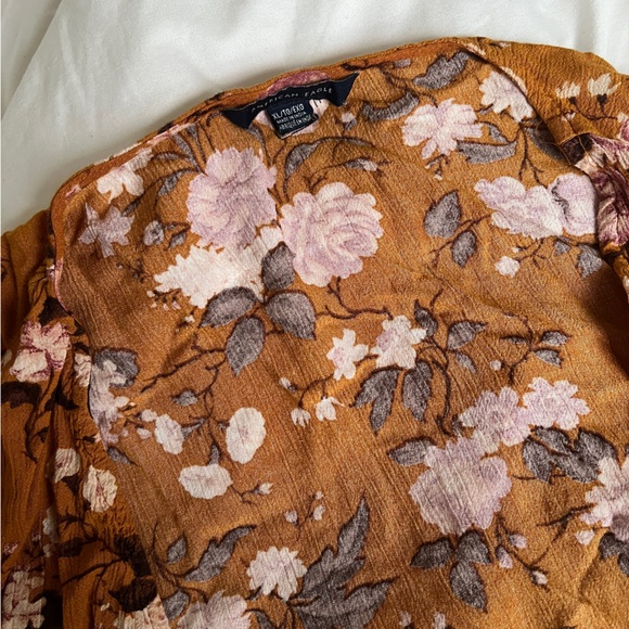 Floral tie up cropped tee from American Eagle 🌼 - Picture 4 of 5